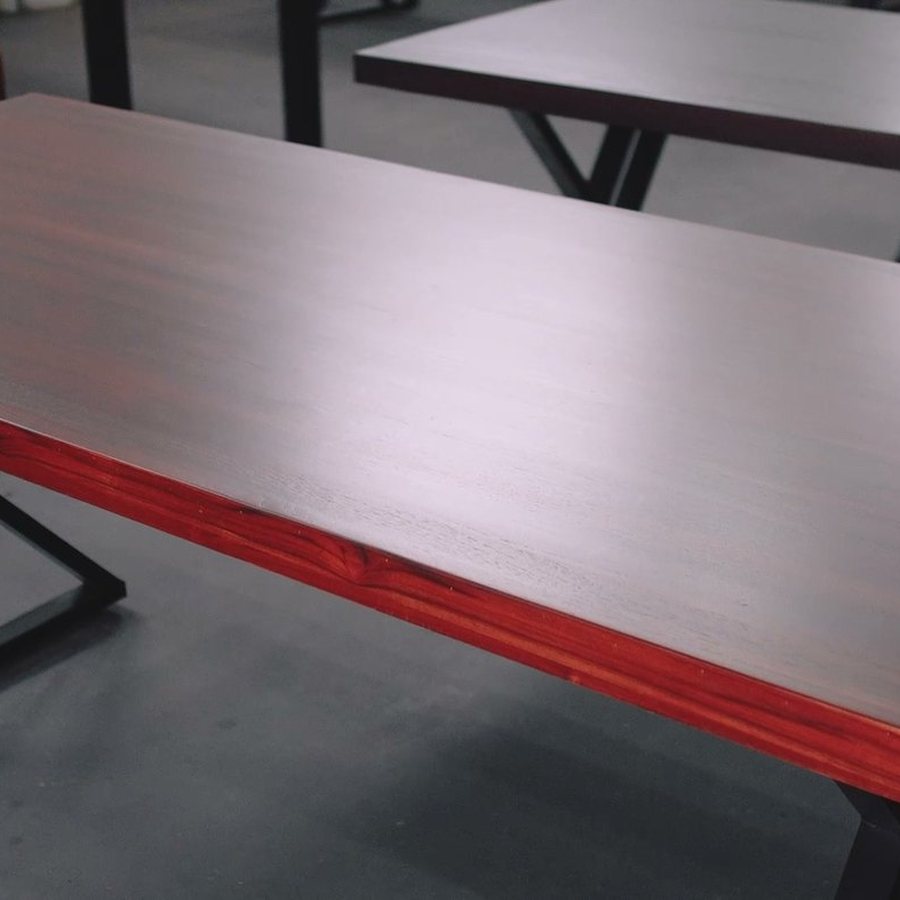 Mesa industrial tampo mogno com pés de ferro