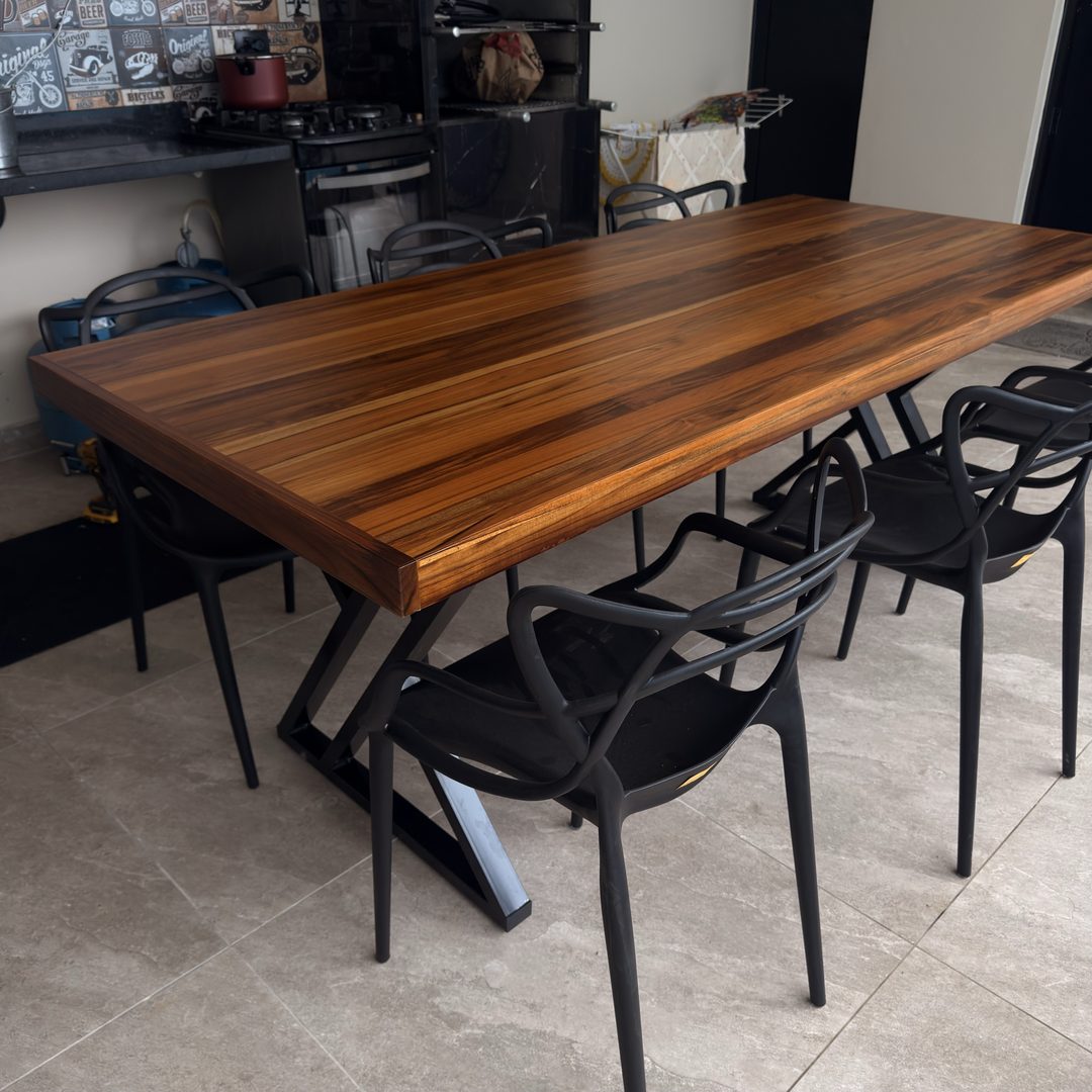 Conjunto Mesa 2m x 90 Mel na cozinha