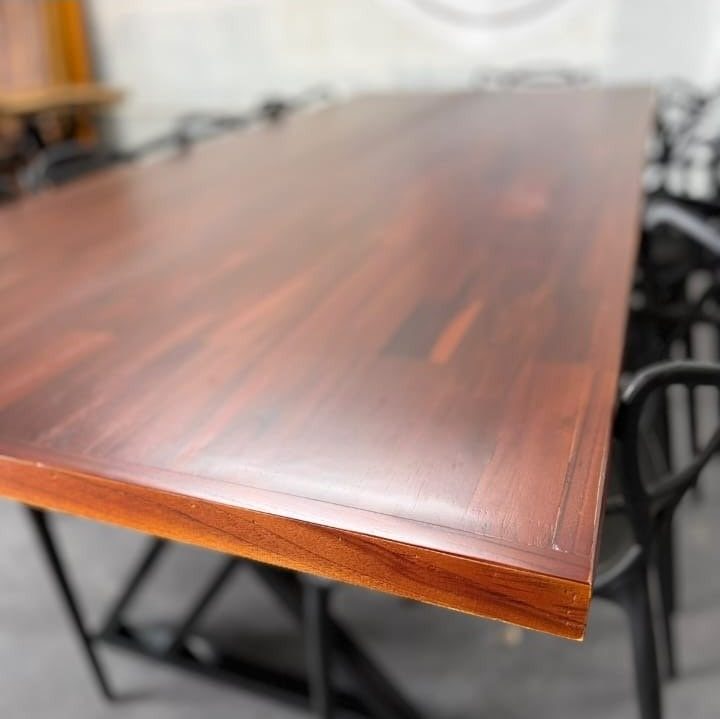 Mesa 2m x 90 Mel detalhe do tampo